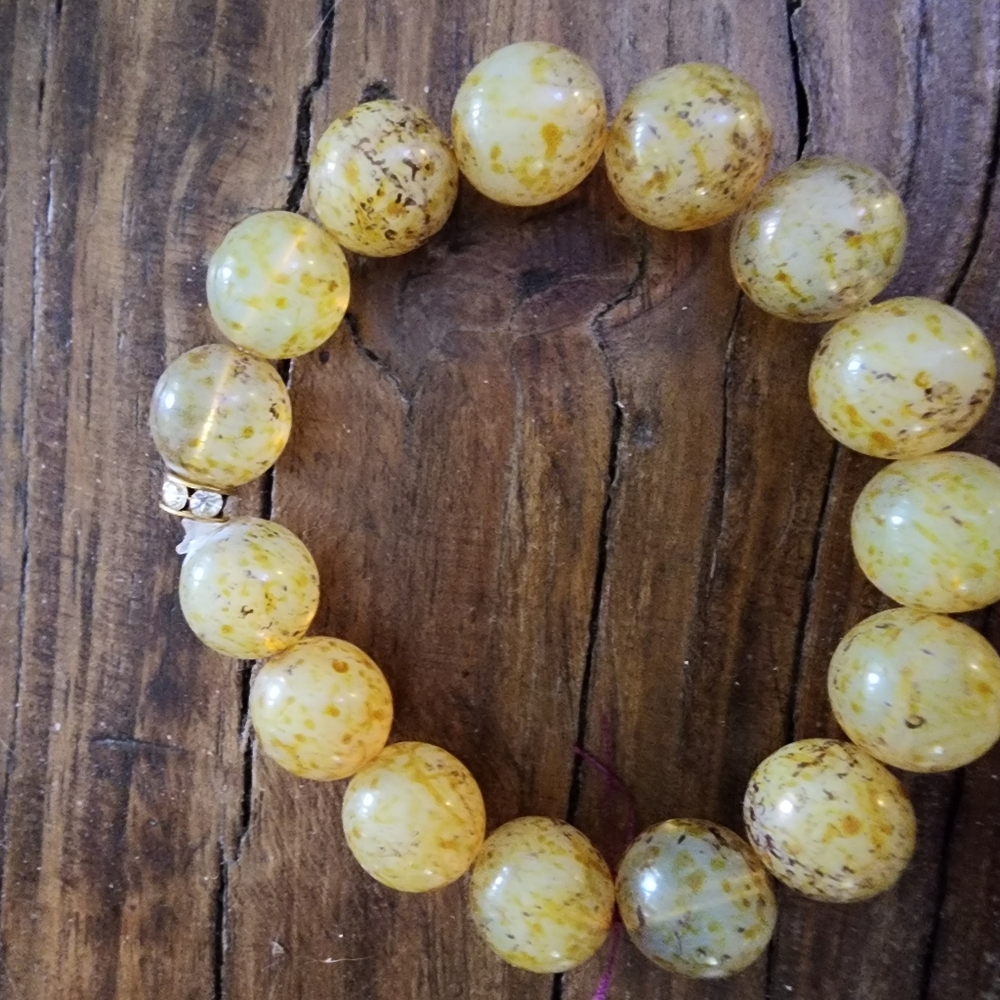 Handmade Opaque very light green with speckle glass bead stretch bracelet